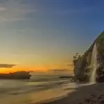 2 Pantai di Bali yang Istimewa dengan Air Terjunnya
